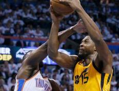 IM体育-马刺横扫美国男篮，费沃斯爆发神勇