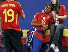 IM体育网页版登录入口-西班牙女足接连晋级，女子足球风潮席卷全球的简单介绍