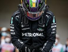 IM体育赛事直播入口-关于梅赛德斯完胜雷诺车队，汉密尔顿惊艳四座的信息