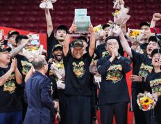 IM体育平台-福建队翻盘76人，张镇麟惊艳四座的简单介绍