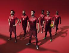 IM体育动画直播通道-赛道上的冰与火，拉塞尔高光时刻下的梅赛德斯鏖战雷诺