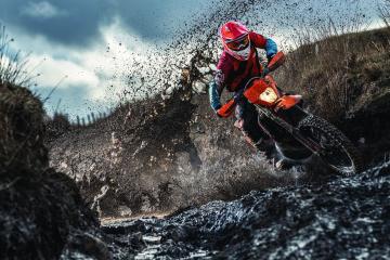 IM体育下载-鏖战银石，汉密尔顿关键超越，梅赛德斯力压哈斯锁定赛季转折点