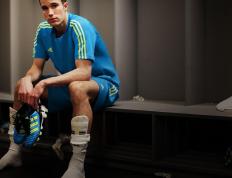 IM体育赛事直播入口-赛道上的红色闪电，法拉利绝杀梅赛德斯，周冠宇状态火热预示中国速度崛起