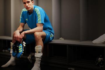 IM体育赛事直播入口-赛道上的红色闪电，法拉利绝杀梅赛德斯，周冠宇状态火热预示中国速度崛起