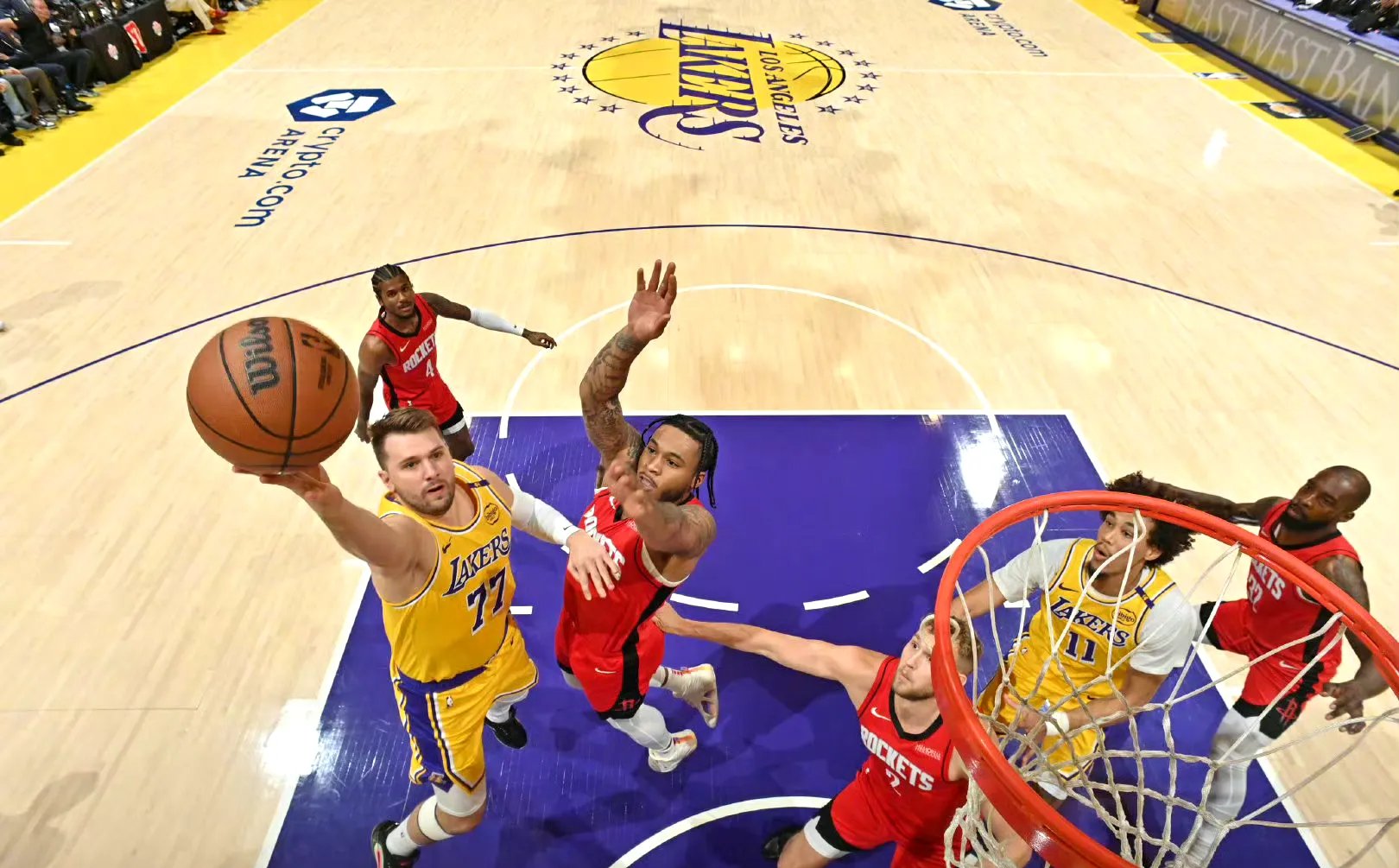 IM体育官方网站-湖人翻盘尼克斯，莫兰特爆发神勇