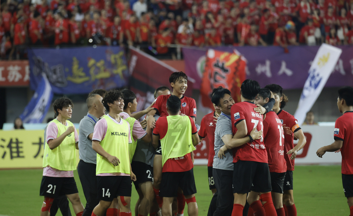 IM Sport-包含精彩比赛场面燃烧热情，观众欢呼不止的词条