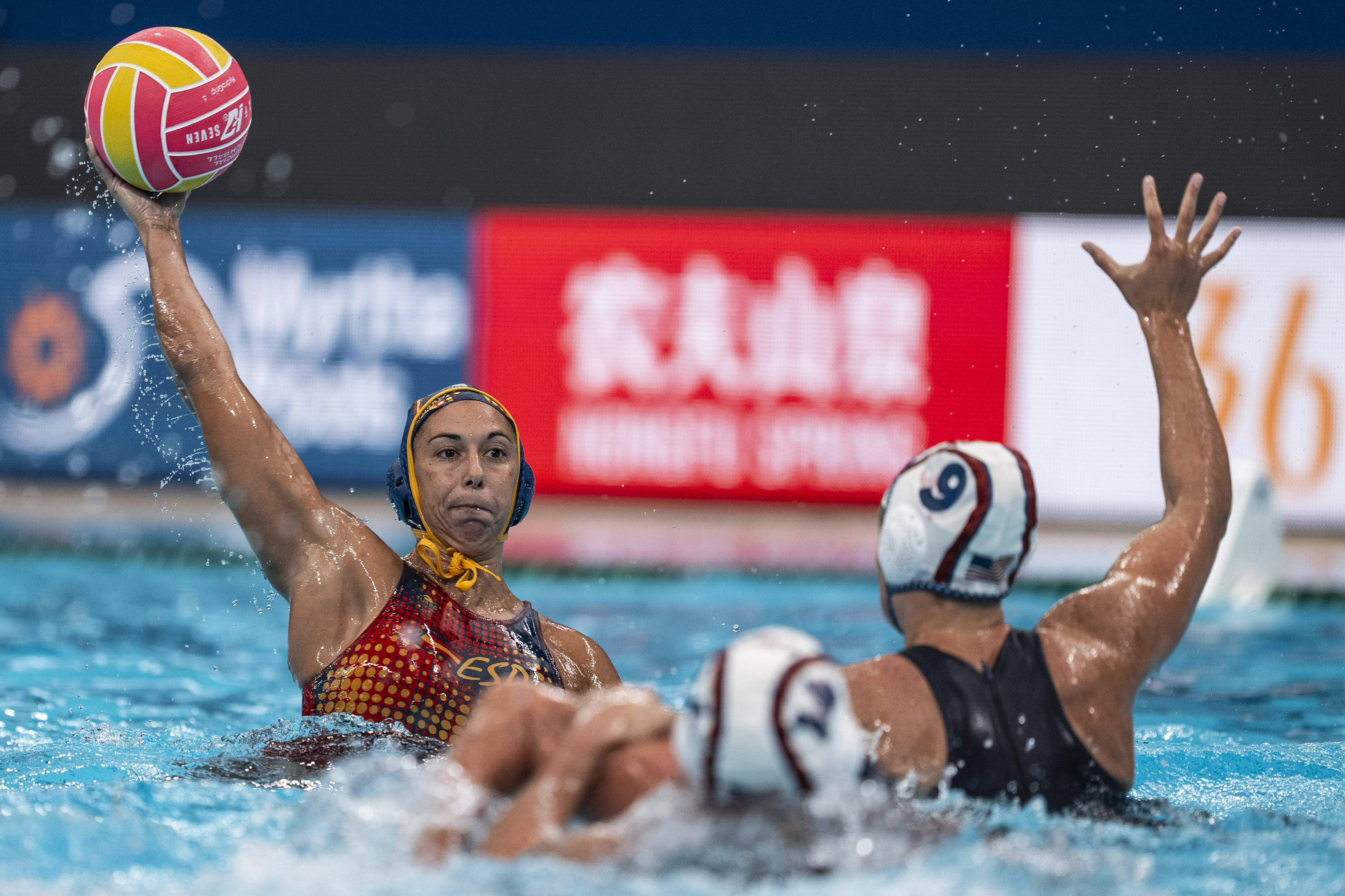 IM体育数据分析平台-乌拉圭游泳冠军飒爽出击，夺得金牌殊荣