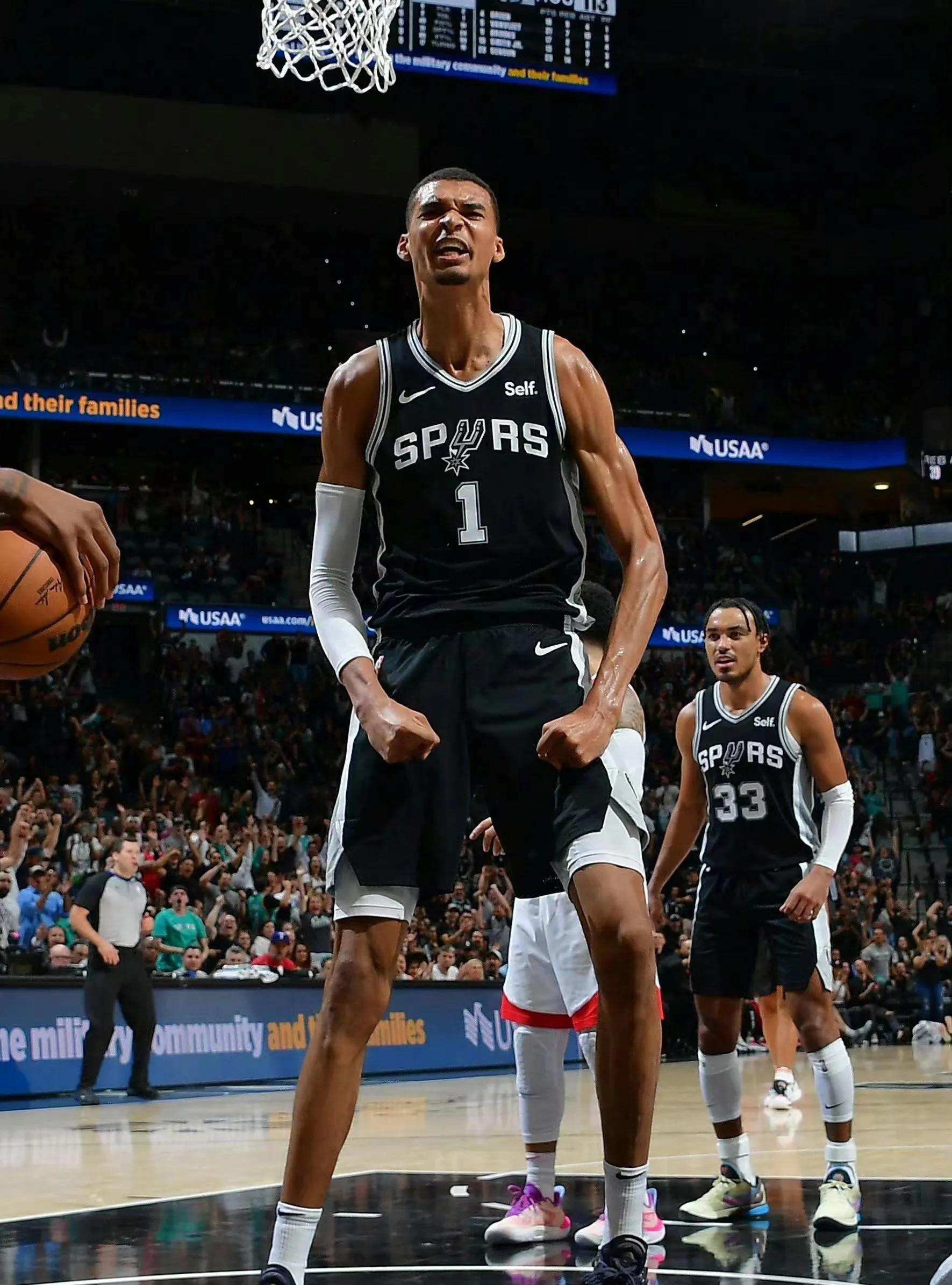 IM体育在线注册-马刺主场大胜雄鹿,取得胜利