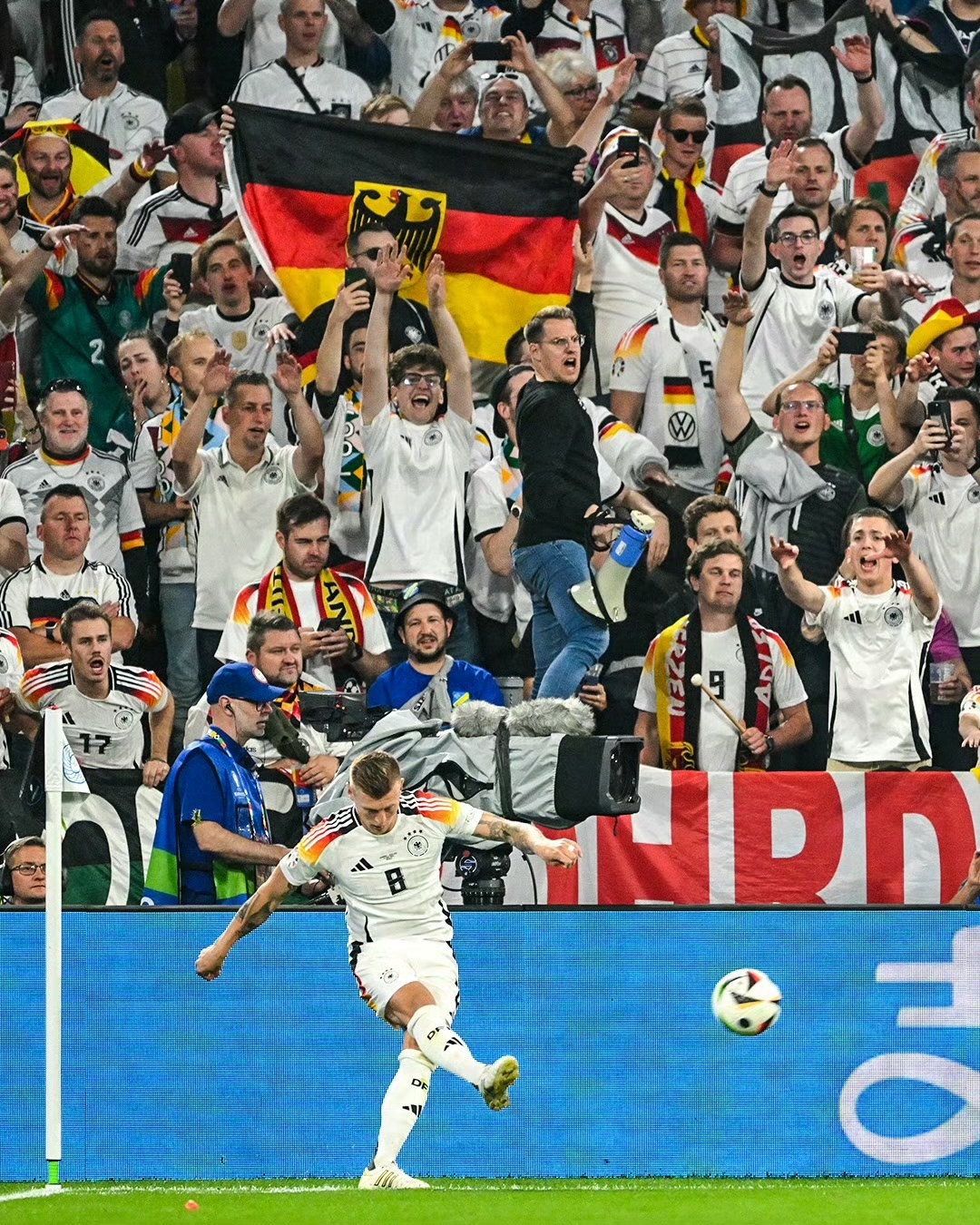 IM体育社区互动入口-克罗地亚球队射手大放异彩，率队晋级