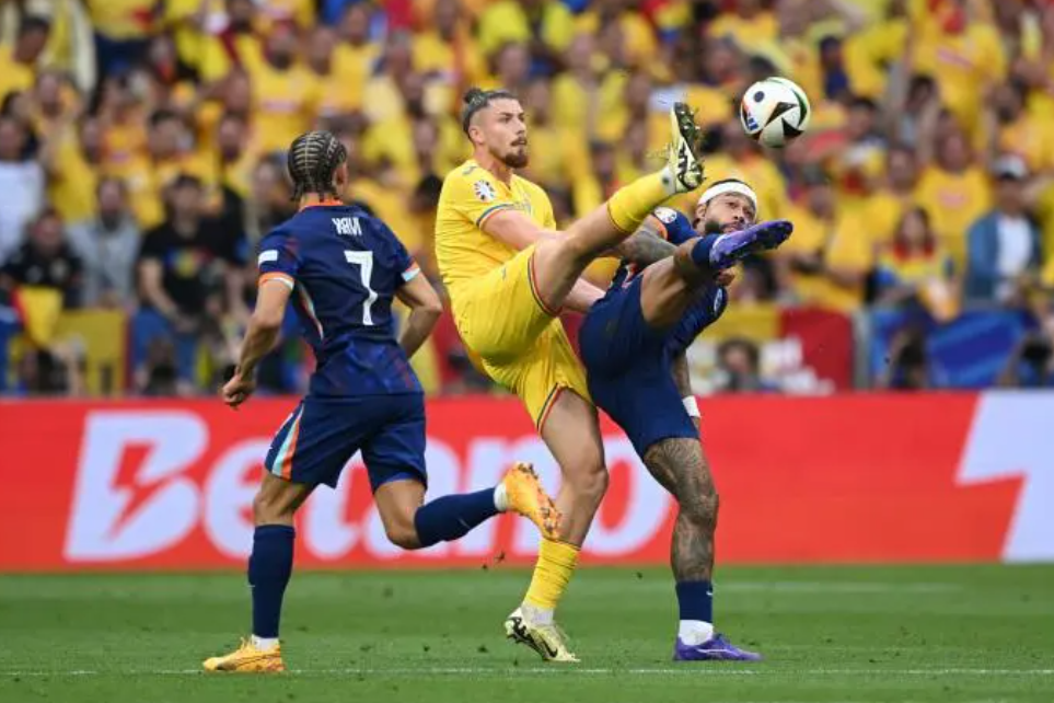 IM体育官方平台-中国队与荷兰队展开激烈对决