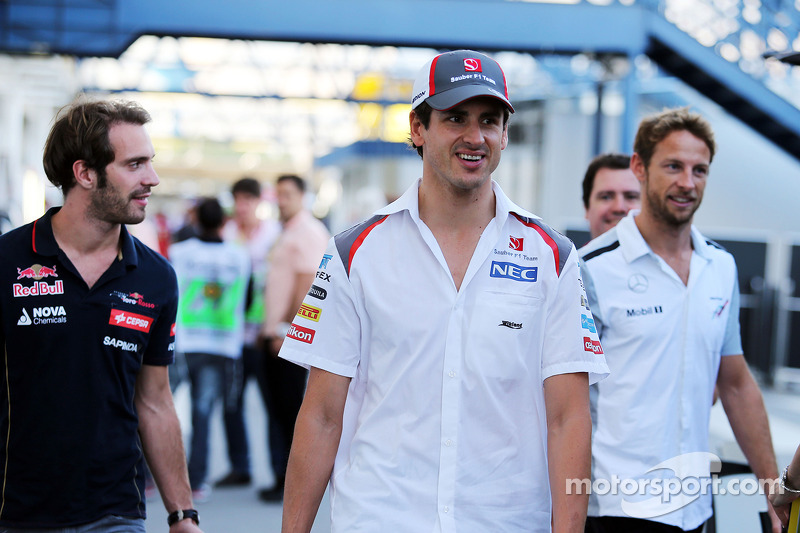 IM体育App下载-红牛二队鏖战索伯车队，拉塞尔关键制胜的简单介绍