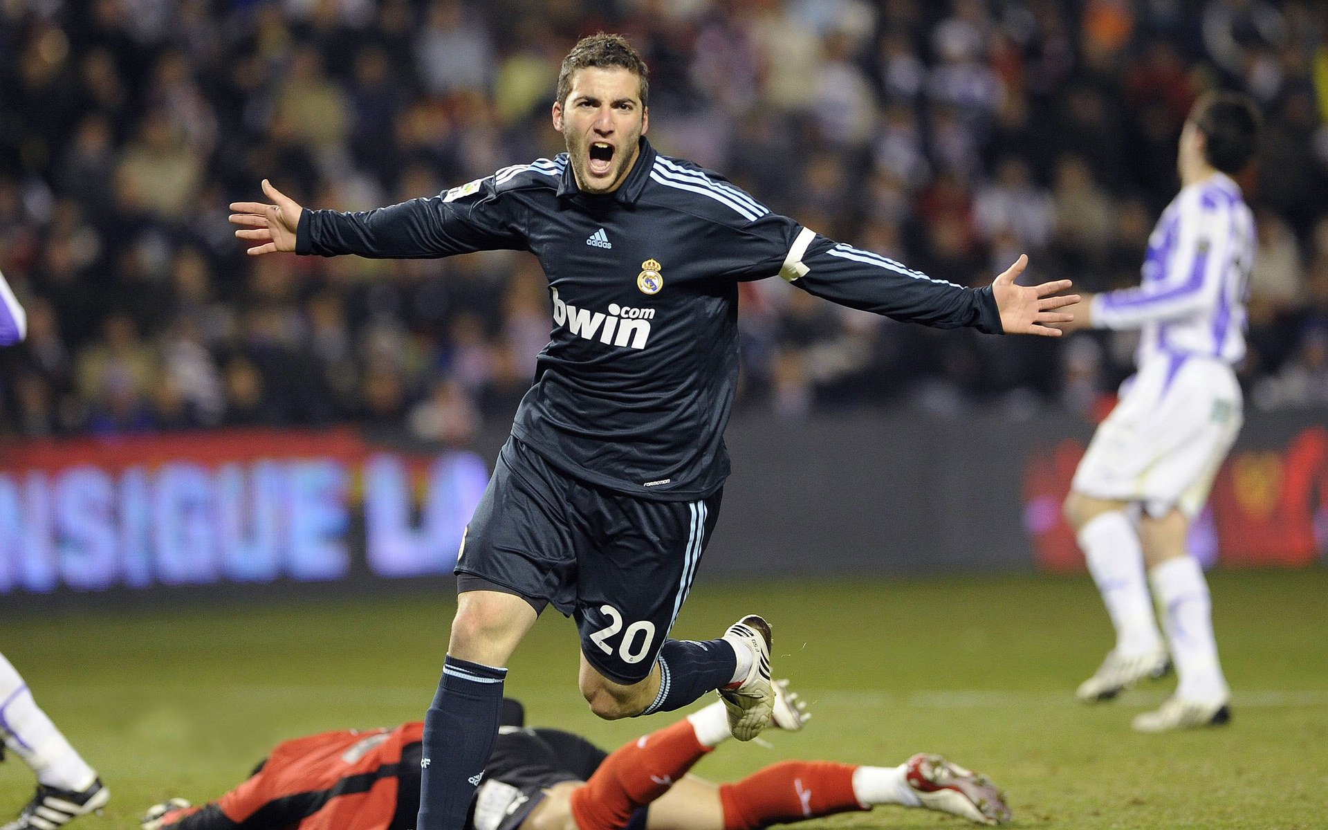 IM体育注册链接-篮网对阵上海队，布伦森如何以一己之力主宰比赛走向